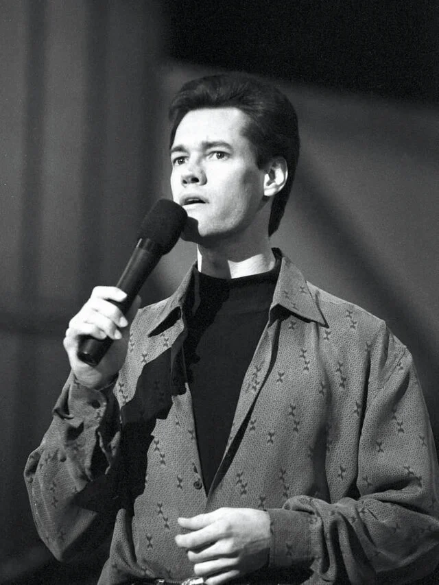 cropped-Remember-When-Randy-Travis-Made-His-Opry-Debut-1 (1)